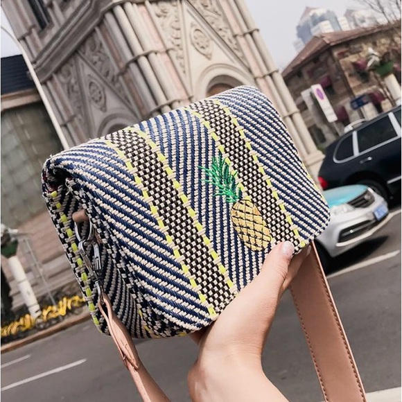 🎉HP🎉 🆕 CEBU Pineapple Shoulder Bag - Picture 3 of 8